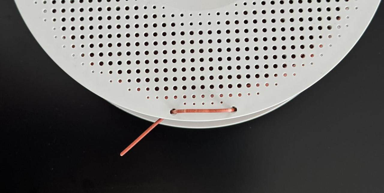 Inserting filament to spool.png